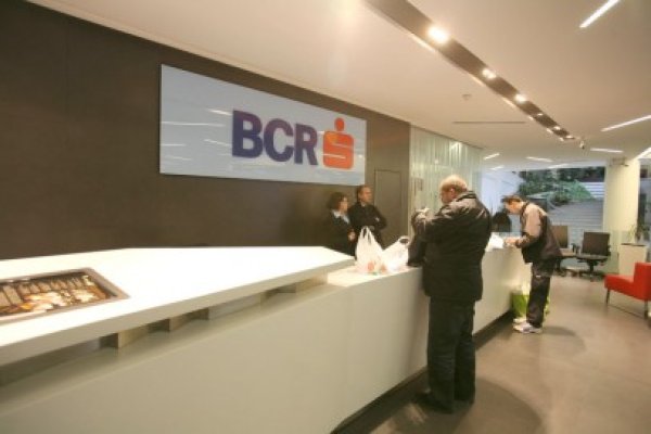 BCR dă afară 1.600 de angajaţi şi închide 64 de unităţi